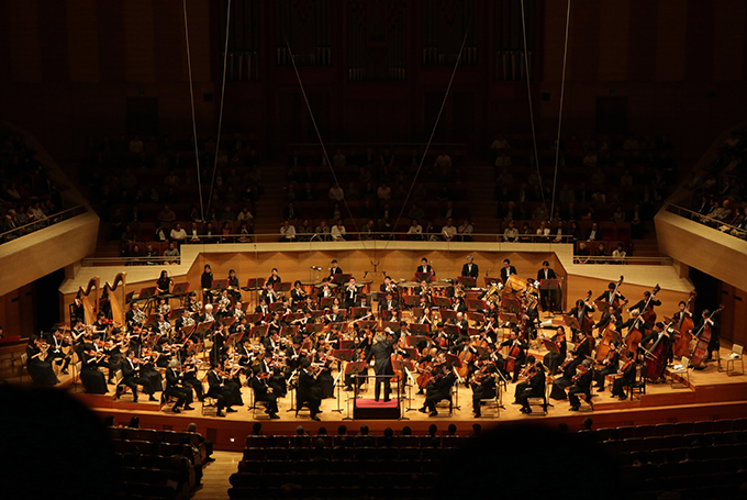 映画『2001年宇宙の旅』の生演奏上映が渋谷で - オーケストラと合唱団が贈る、壮大な音楽と宇宙旅行 | 写真
