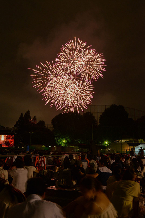 神宮外苑花火大会 - 10,000発の花火が彩る東京、特定会場ではライブなども開催｜写真4