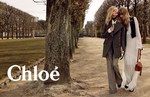 クロエの新広告ビジュアル - パリの庭園を舞台に、2人のクロエガールの友情描く｜写真1