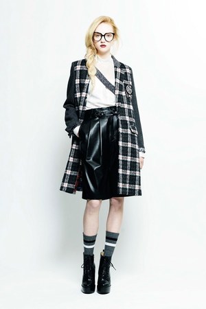 パンクテイストなブリティッシュ スクールガール、G.V.G.V.(ジーヴィージーヴィー) 2011-12年秋冬コレクション｜写真12