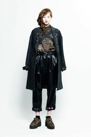 パンクテイストなブリティッシュ スクールガール、G.V.G.V.(ジーヴィージーヴィー) 2011-12年秋冬コレクション｜写真14