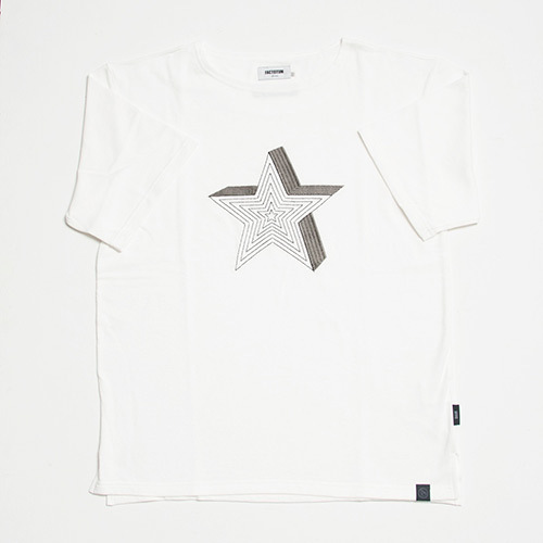 ファクトタム×ヴェイパライズより星刺繍の限定Tシャツ- 極薄スウェットで上質な着心地を演出｜写真2