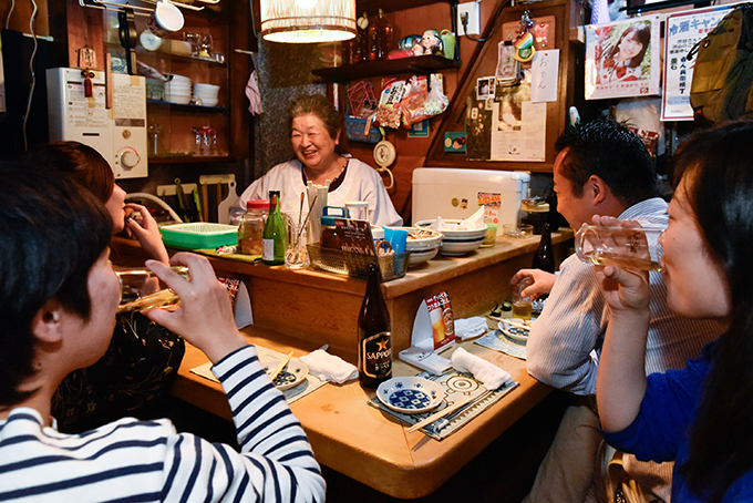 「渋谷のんべい横丁祭り」開催 - 隠れ家飲みスポットで楽しむ樽酒販売や神輿巡業など｜写真2
