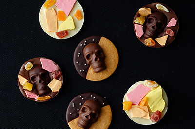 ハリウッドセレブ御用達「コンパーテス ショコラティエ」よりスカルを象ったハロウィン限定ショコラ発売