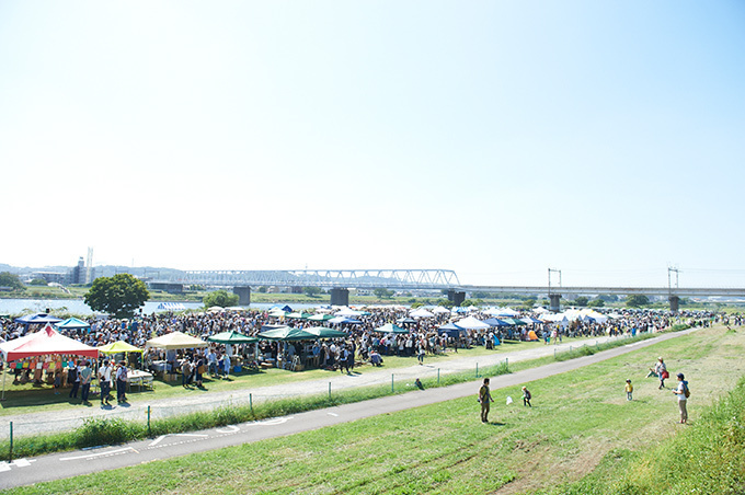 「もみじ市2015」調布・多摩川河川敷で開催、120組のクリエイターが集まる野外イベント | 写真