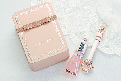 ジル スチュアートから新作ウォッチ - 女心くすぐる、コスメ誕生10周年記念モデル