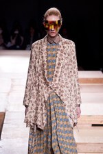 かたちへの追究 - アンリアレイジ(ANREALAGE)、2011-2012年秋冬コレクション｜写真18