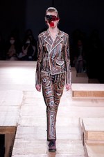 かたちへの追究 - アンリアレイジ(ANREALAGE)、2011-2012年秋冬コレクション｜写真19