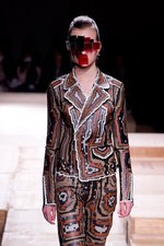 かたちへの追究 - アンリアレイジ(ANREALAGE)、2011-2012年秋冬コレクション｜写真20