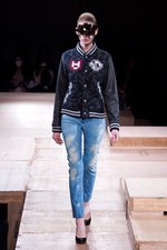 かたちへの追究 - アンリアレイジ(ANREALAGE)、2011-2012年秋冬コレクション｜写真23