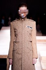 かたちへの追究 - アンリアレイジ(ANREALAGE)、2011-2012年秋冬コレクション｜写真28