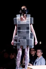 かたちへの追究 - アンリアレイジ(ANREALAGE)、2011-2012年秋冬コレクション｜写真42