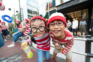 『実写版 ウォーリーをさがせ!』東京で開催 - 街が赤白ボーダーで埋めつくされる|写真29