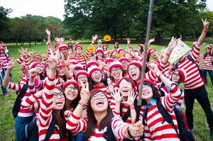 『実写版 ウォーリーをさがせ!』東京で開催 - 街が赤白ボーダーで埋めつくされる|写真22