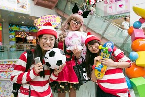 『実写版 ウォーリーをさがせ!』東京で開催 - 街が赤白ボーダーで埋めつくされる|写真37