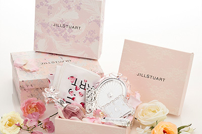 ジルスチュアート ビューティアンドパーティーがオープン、新作マグカップも発売