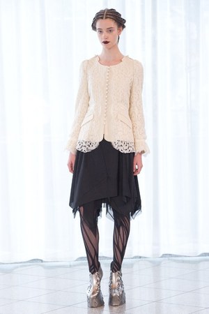 繊細でフェミニンな世界観-ソマルタ(SOMARTA)、2011-2012年秋冬コレクション｜写真1