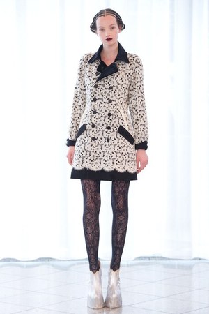 繊細でフェミニンな世界観-ソマルタ(SOMARTA)、2011-2012年秋冬コレクション｜写真2