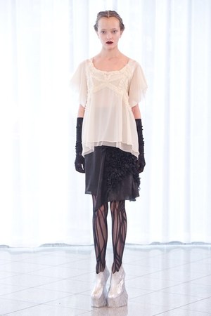繊細でフェミニンな世界観-ソマルタ(SOMARTA)、2011-2012年秋冬コレクション｜写真9