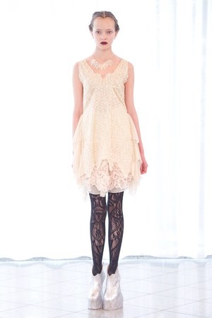 繊細でフェミニンな世界観-ソマルタ(SOMARTA)、2011-2012年秋冬コレクション｜写真23