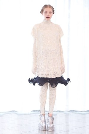 繊細でフェミニンな世界観-ソマルタ(SOMARTA)、2011-2012年秋冬コレクション｜写真25