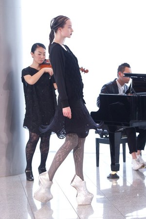 繊細でフェミニンな世界観-ソマルタ(SOMARTA)、2011-2012年秋冬コレクション｜写真34