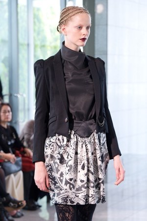 繊細でフェミニンな世界観-ソマルタ(SOMARTA)、2011-2012年秋冬コレクション｜写真35