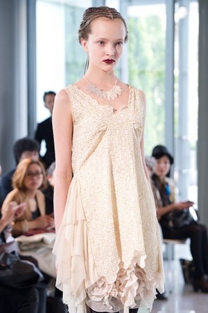 繊細でフェミニンな世界観-ソマルタ(SOMARTA)、2011-2012年秋冬コレクション｜写真40