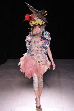 言葉にならない感覚を服に – マカロニック、2011-2012年秋冬コレクション｜写真2