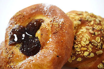 二子玉川｜スペイン発・老舗デリカテッセン＆カフェ「マヨルカ」、秋の新作パン「エンサイマーダ」3種を発売