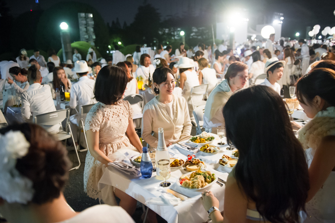 写真5 48 ドレスコード白のシークレット ディナーパーティー ディネ アン ブラン が日本上陸 ファッションプレス