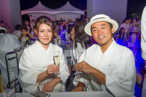 ドレスコード白のシークレット ディナーパーティー ディネ アン ブラン が日本上陸 ファッションプレス