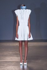 アンリアレイジ 2016年春夏コレクション - 反射を用いてリアルとバーチャルの狭間にアプローチ｜写真2