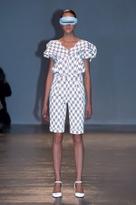 アンリアレイジ 2016年春夏コレクション - 反射を用いてリアルとバーチャルの狭間にアプローチ｜写真12