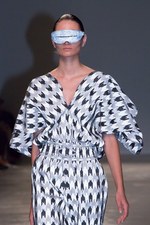 アンリアレイジ 2016年春夏コレクション - 反射を用いてリアルとバーチャルの狭間にアプローチ｜写真21