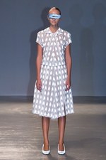 アンリアレイジ 2016年春夏コレクション - 反射を用いてリアルとバーチャルの狭間にアプローチ｜写真26