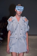 アンリアレイジ 2016年春夏コレクション - 反射を用いてリアルとバーチャルの狭間にアプローチ｜写真37