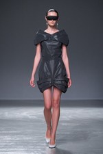 アンリアレイジ 2016年春夏コレクション - 反射を用いてリアルとバーチャルの狭間にアプローチ｜写真50