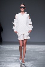 アンリアレイジ 2016年春夏コレクション - 反射を用いてリアルとバーチャルの狭間にアプローチ｜写真53