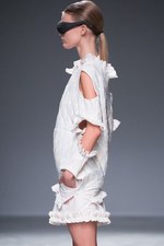 アンリアレイジ 2016年春夏コレクション - 反射を用いてリアルとバーチャルの狭間にアプローチ｜写真54