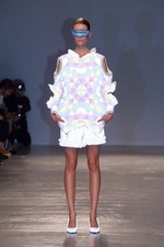 アンリアレイジ 2016年春夏コレクション - 反射を用いてリアルとバーチャルの狭間にアプローチ｜写真55