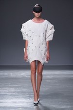 アンリアレイジ 2016年春夏コレクション - 反射を用いてリアルとバーチャルの狭間にアプローチ｜写真71