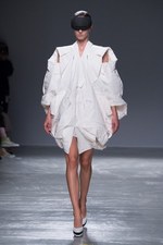 アンリアレイジ 2016年春夏コレクション - 反射を用いてリアルとバーチャルの狭間にアプローチ｜写真77