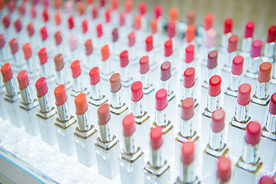 “艶肌”生みの親「CHICCA」の吉川康雄が語る、メイクアップアーティストの仕事とは