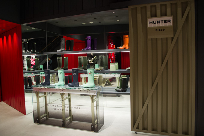 ハンター、日本初の旗艦店を東急プラザ銀座にオープン - 限定ブーツも発売｜写真7