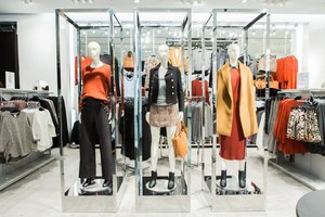 H M新宿店がリニューアルオープン ハイエンドライン H M Studio も限定発売 ファッションプレス
