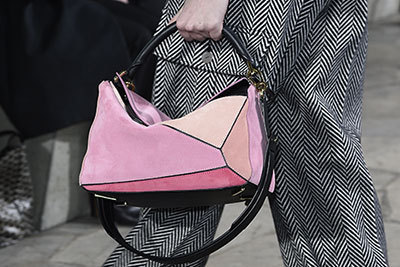 ロエベの最新バッグが伊勢丹新宿店に集結！新アイコンバッグ「パズル」＆「バルセロナ」も発売