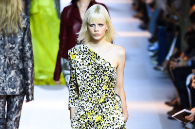 ロベルト カヴァリ 2016年春夏コレクション - 新生カヴァリウーマンのハンティングパーティー