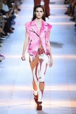 ロベルト カヴァリ 2016年春夏コレクション - 新生カヴァリウーマンのハンティングパーティー｜写真1