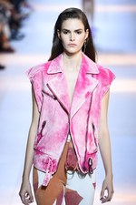 ロベルト カヴァリ 2016年春夏コレクション - 新生カヴァリウーマンのハンティングパーティー｜写真2